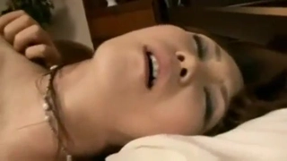 小巧的18岁德国少女在POV中被操小屁股