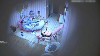 德国少女在狂野的三人行中被支配和肛交