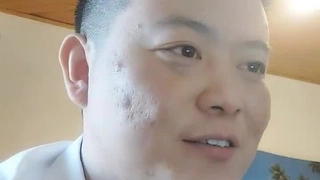 业余少女April用手指和乳房自慰