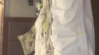 性感的Pinay在视频通话中变得淘气