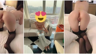 高颜值长相甜美亚籍妹子性感黑色网袜张开腿跳蛋震动道具JJ爆菊非常诱人
