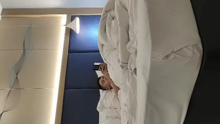 【全程露脸，清纯女神】01女神素颜足交，喷了一脚~