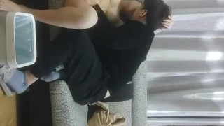 【换妻之旅】，28岁体制内良家夫妻，四人情色小游戏，从害羞到脱光