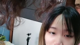 清纯娇羞高颜双马尾可爱嫩妹，酒店援交，天然白虎B口爆一次