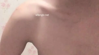 網 紅 女 神 範 美 主 播 這 麼 漂 亮 爲 了 生 活 也 不 惜 下 海 直 播